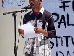 WhatsApp Image 2024 05 07 at 19.18.22 Penuh Semangat, Ketua Dewan Eksekutif Mahasiswa Institut Parahikma Indonesia ‘Aisyiyah Sulawesi Selatan Bacakan Ikrar Pemuda Pada Aksi Bela Palestina Di Halaman Kampus Suara Utama ID Mengabarkan Kebenaran | Website Resmi Suara Utama