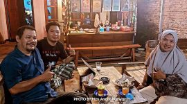 Viral, Satu Satunya Angkringan di Kepanjen Malang Sediakan Sego Kucing Khas Jogja. Angkringan Prabu Moker. FOTO : Mas Andre Hariyanto (SUARA UTAMA)