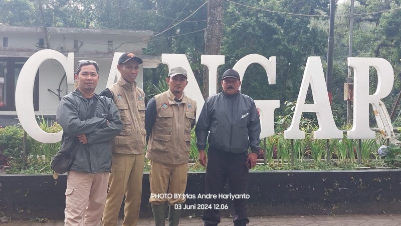 FOTO : Mas Andre Hariyanto Pemimpin Redaksi Suara Utama dan Petugas Objek Wisata Alam Air Panas Cangar Kota Wisata Batu (Aisyah Putri Widodo/Suara Utama ID)