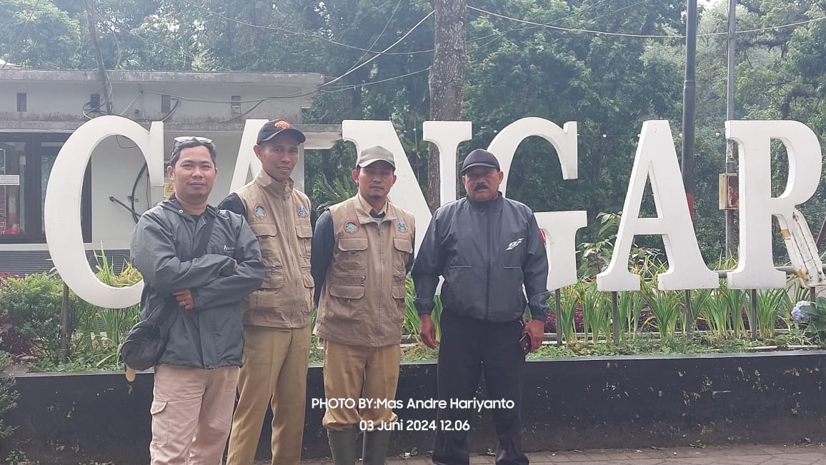 FOTO : Mas Andre Hariyanto Pemimpin Redaksi Suara Utama dan Petugas Objek Wisata Alam Air Panas Cangar Kota Wisata Batu (Aisyah Putri Widodo/Suara Utama ID)