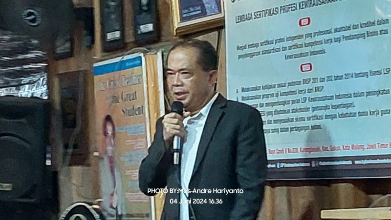 FOTO : Dokumentasi Jurnalis Senior Suara Utama Mas Andre Hariyanto dan Sekretaris Lembaga AR Learning Center Aisyah Putri Widodo saat mengikuti Kajian Spirit Gemilang bersama Coach Dr. Fahmi (Muhammad Humaira/SUARA UTAMA ID)