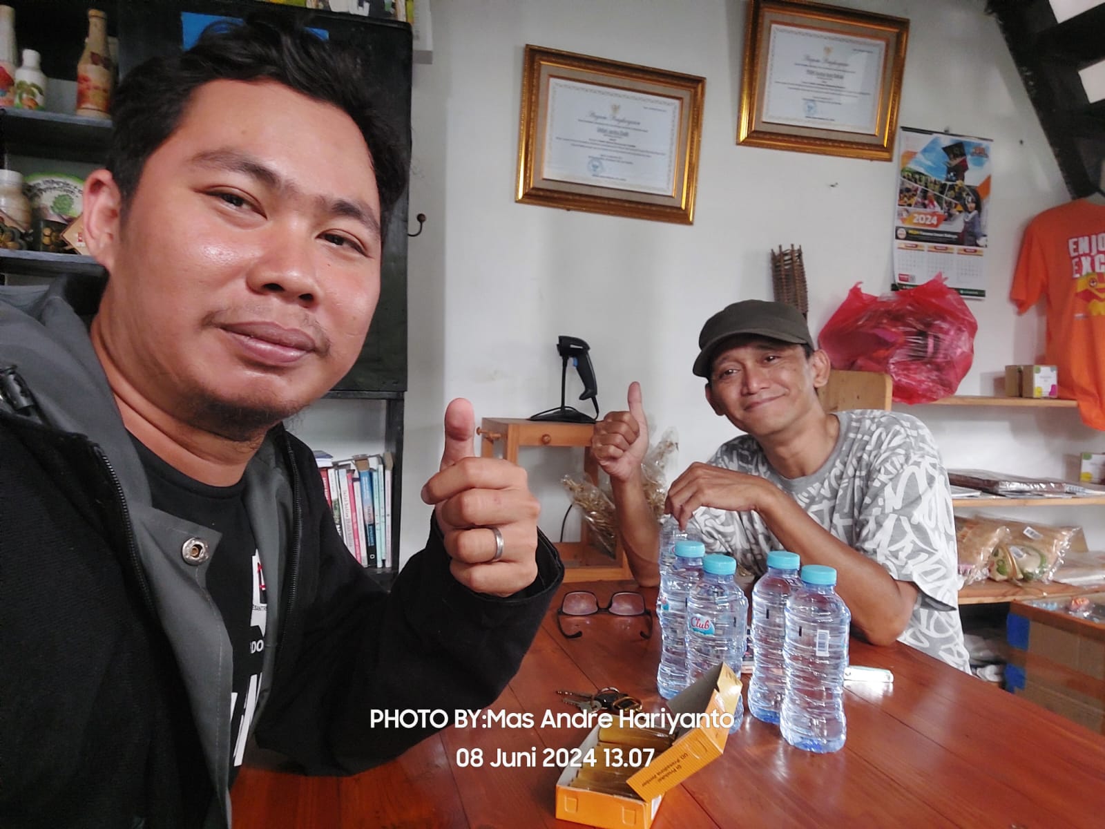 FOTO : Pemimpin Redaksi Suara Utama Mas Andre Hariyanto bersama Mr. Lukman selaku Founder FIB School of Talents Kota Malang, Jawa Timur dan Mr. Soni (Aisyah Putri Widodo/SUARA UTAMA)