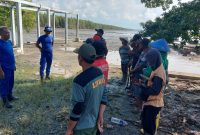 Satpolairud Polres Tuba Lampung Adakan Aksi Bersih Pantai dalam rangka WOD 2024 di LA Kampung Bumi Dipasana Agung, Rawajitu Timur (8/6/2024) Suara Utama.id