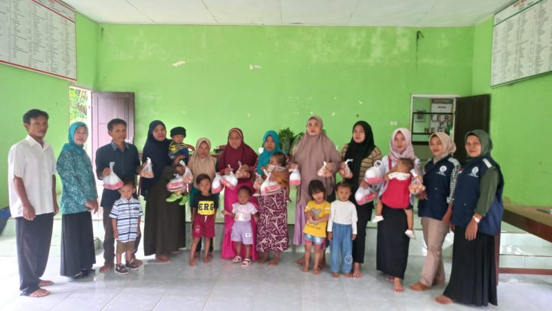 Kepala Pekon Neglasari Bagikan Makanan Tambahan untuk Anak Stunting dan Ibu Hamil (Suara Utama.id)