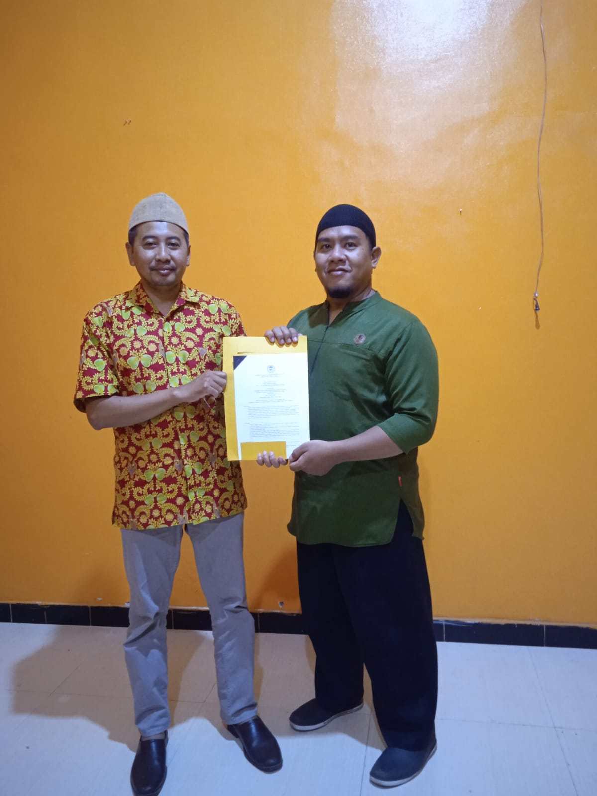 FOTO : Komnas Perlindungan Anak Kota Malang dan Komnas Perlindungan Anak Kabupaten Malang diberikan Surat Keputusan Pembentukan Pengurus Kelompok Kerja (Goes Idur/SUARA UTAMA)