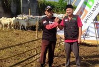 FOTO : Ahmad Yani Pinisepuh Pesantren Bisnis Indonesia Korda Malang dan Agus Wahyudi Wasekjen NGG saat melangsungkan Kurban Idul Adha (Mas Andre Hariyanto/Suara Utama ID)