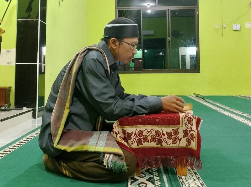 FOTO : Kajian Kitab Ta'lim Mutaalim Ustadz Dasim di Masjid Al - Iman Karawang Jawa Barat (Suara Utama ID)