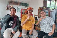 FOTO : Pemimpin Redaksi Suara Utama Mas Andre Hariyanto bersama Mr. Lukman selaku Founder FIB School of Talents Kota Malang, Jawa Timur dan Mr. Soni (Aisyah Putri Widodo/SUARA UTAMA)