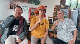 FOTO : Pemimpin Redaksi Suara Utama Mas Andre Hariyanto bersama Mr. Lukman selaku Founder FIB School of Talents Kota Malang, Jawa Timur dan Mr. Soni (Aisyah Putri Widodo/SUARA UTAMA)