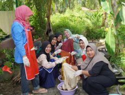 IMG 20240627 WA0029 Kelompok ke Ahliam Literasi Budaya Visual FSRB ITB Membina Perajin Anyaman Pandan, Desa Sungai Bakau Ketapang Dalam Memperkuat Identitas Budaya Melalui Peningkatan Kretivitas Suara Utama ID Mengabarkan Kebenaran | Website Resmi Suara Utama