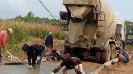 FOTO : Proses Pembangunan Infrastruktur Desa Tuloho Lasusu Kolaka Utara Terus Berbenah (Syamsul Alam/SUARA UTAMA)