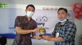 FOTO : Dr. Yuan Badrianto selaku Penasehat Redaksi Suara Utama dan Mas Andre Hariyanto sebagai Pemimpin Redaksi Suara Utama saat di Pantai Sundak Timur Kabupaten Gunung Kidul Yogyakarta