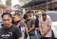 Foto:Pelaku Tersangka penembakan saat di Amankan polisi