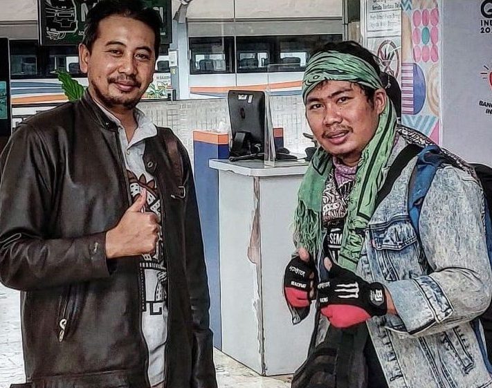 FOTO : Goes Idur Anggota Dewan Pengawas Media Suara Utama dan Mas Andre Hariyanto Pemimpin Redaksi Suara Utama ID saat di Stasiun Malang Jawa Timur (SUARA UTAMA ID)