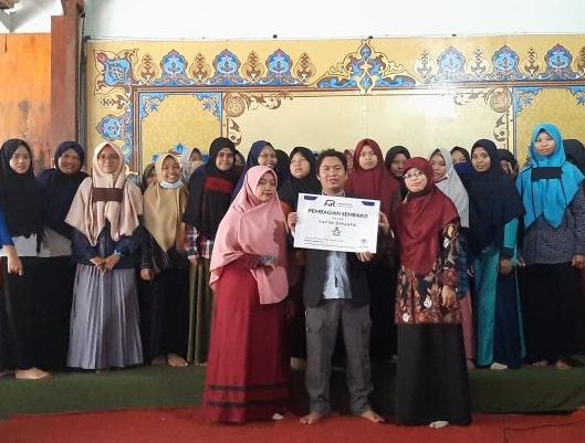 FOTO : Dok. Lembaga AR Learning Center saat Coach Mas Andre Hariyanto Mengisi Materi Jurnalistik kepada Santri - Santriwati Pondok Madania Bantul, Yogyakarta (Bang AR/Suara Utama ID)