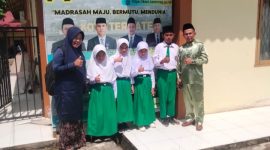 Foto: Siswa siswi MIN 3 Merangin Beserta Guru dan Kepsek
