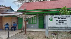 Foto:Kios tempat pembakaran emas yang bergandengan dengan Pustu Desa Pulau Aro