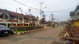 Foto: Kawasan Citra Niaga dalam proses pembangunan parit dan taman pada Kamis, 11 Juli 2024 (Suarautama.id)