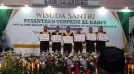 Photo Bersama Wisuda Santri Berprestasi akademik dan hafidz Quran Persantren Terpadu Al Kahfi Bogor