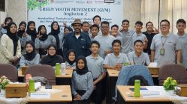 Photo bersama para peserta duta-duta  Green Youth Movement Batch II bersama para fasilitator dan Chalid Muhammad (aktivis lingkungan, koordinator Institut Hijau Indonesia) pada Sabtu 20/07/2024 di Balai Pengelolaan Hutan Lestari Wilayah V Palembang.