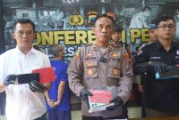 Foto; Polres Purbalingga - Polda Jateng | Polsek Karangmoncol mengungkap kasus pencurian yang terjadi di Desa Tamansari, Kecamatan Karangmoncol, Kabupaten Purbalingga. Tersangka yang merupakan residivis diamankan berikut barang buktinya.