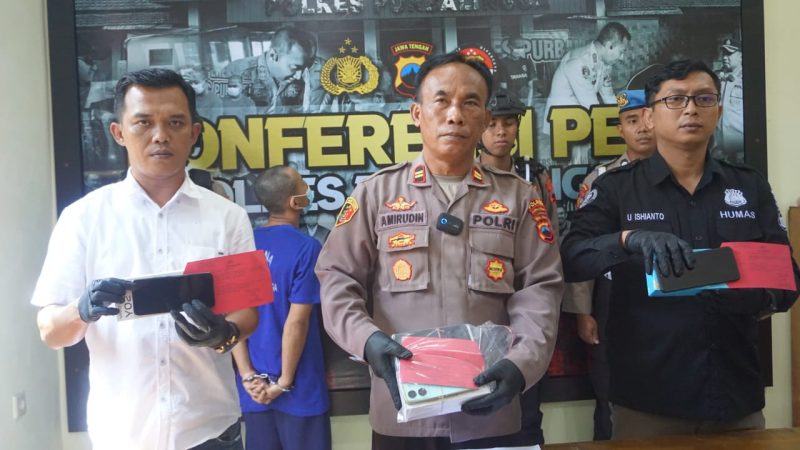 Foto; Polres Purbalingga - Polda Jateng | Polsek Karangmoncol mengungkap kasus pencurian yang terjadi di Desa Tamansari, Kecamatan Karangmoncol, Kabupaten Purbalingga. Tersangka yang merupakan residivis diamankan berikut barang buktinya.