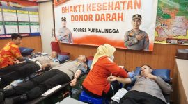 Foto: Polres Purbalingga menggelar bakti kesehatan berupa donor darah. Kegiatan digelar di ruang posko Mapolres Purbalingga, Rabu (7/8/2024)