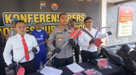 Foto: Polres Purbalingga menetapkan empat tersangka kasus tawuran menggunakan senjata tajam yang terjadi di Jalan MT Haryono Purbalingga, Minggu (11/8/2024) dini hari.