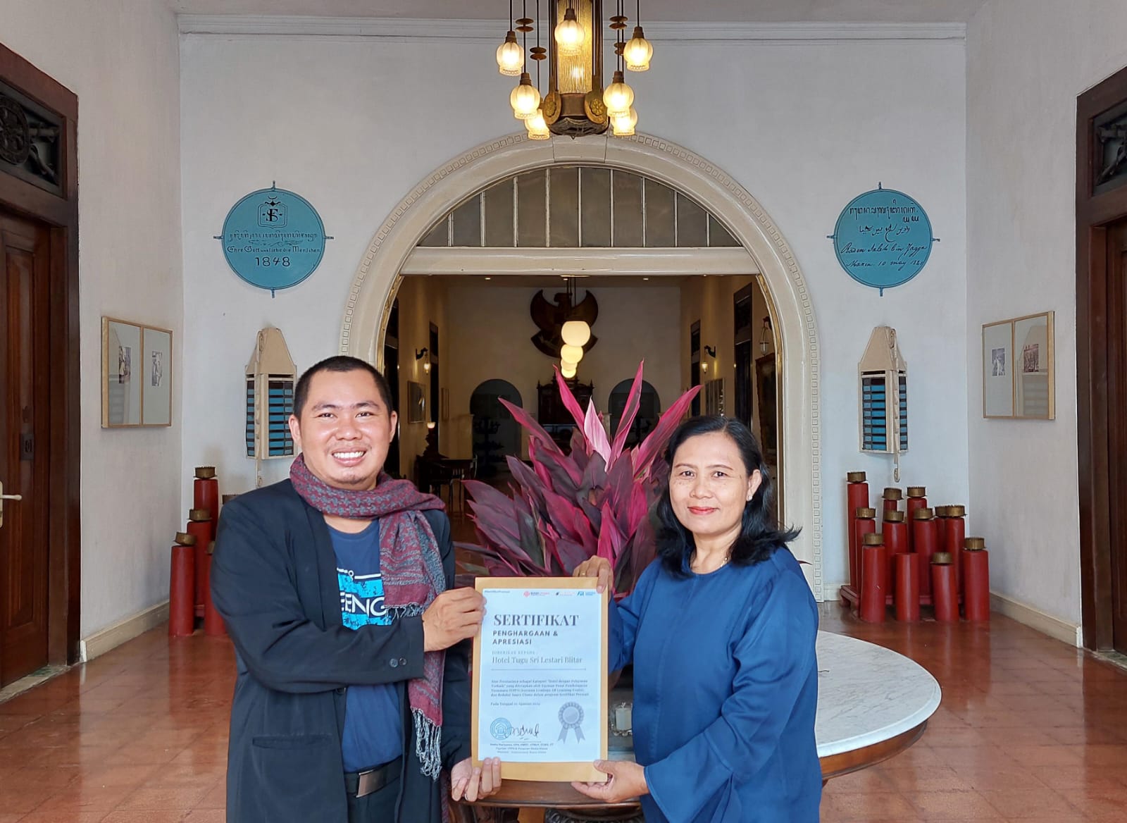 FOTO : Hotel Tugu Sri Lestari Blitar Raih Penghargaan Pelayanan Terbaik dari Yayasan Pusat Pembelajaran Nusantara (Aisyah Putri Widodo/SUARA UTAMA)