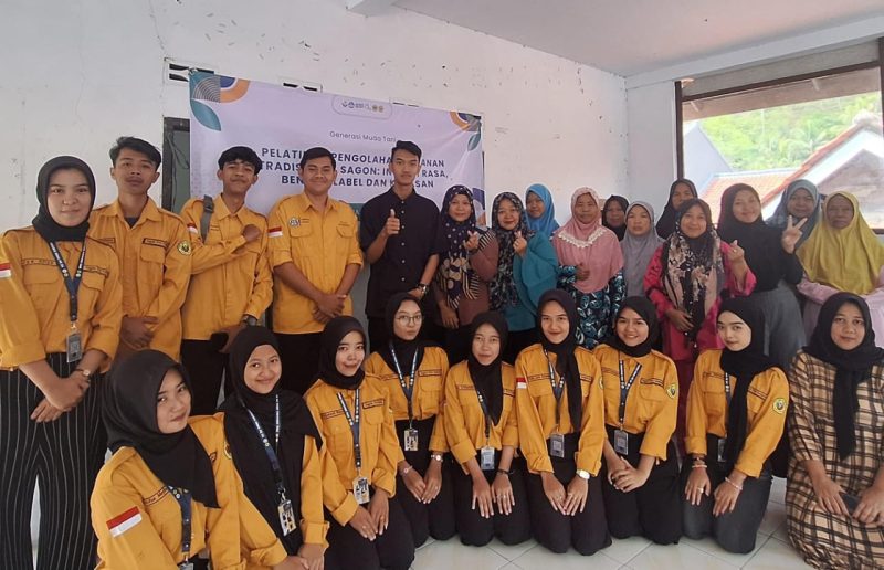 FOTO : Mengangkat Potensi Lokal, Program Penguatan Kapasistas PPK ORMAWA HIMA Pendidikan Ekonomi Gelar Sharing Session Kemasan Produk (Bagus Suseno/SUARA UTAMA)