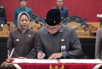 Foto: Rapat Paripurna dengan agenda Penandatanganan Berita Acara Persetujuan Bersama Antara Pemerintah Daerah Dan DPRD  Kabupaten Purbalingga Terhadap Rancangan Peraturan Daerah Tentang Perubahan APBD Tahun Anggaran 2024 Dan 3 Rancangan Peraturan Daerah Lainnya.