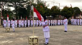Foto: Camat Padamara Bapak Tri Wibowo, SE mengukuhkan 80 Anggota Paskibra Kecamatan Padamara yang keseluruhan anggotanya adalah siswa -siswi kelas X dan XI SMA Negeri 1 Padamara Purbalingga Jawa Tengah, Kamis (15/8/2024)