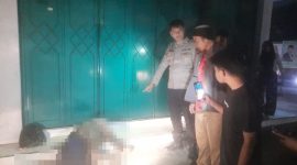 Foto: Seorang Pria Belum Diketahui Identitasnya Ditemukan Meninggal Dunia di depan salah satu toko komplek Pasar Bojongsari, Kecamatan Bojongsari, Kabupaten Purbalingga, Senin (19/8/2024) malam