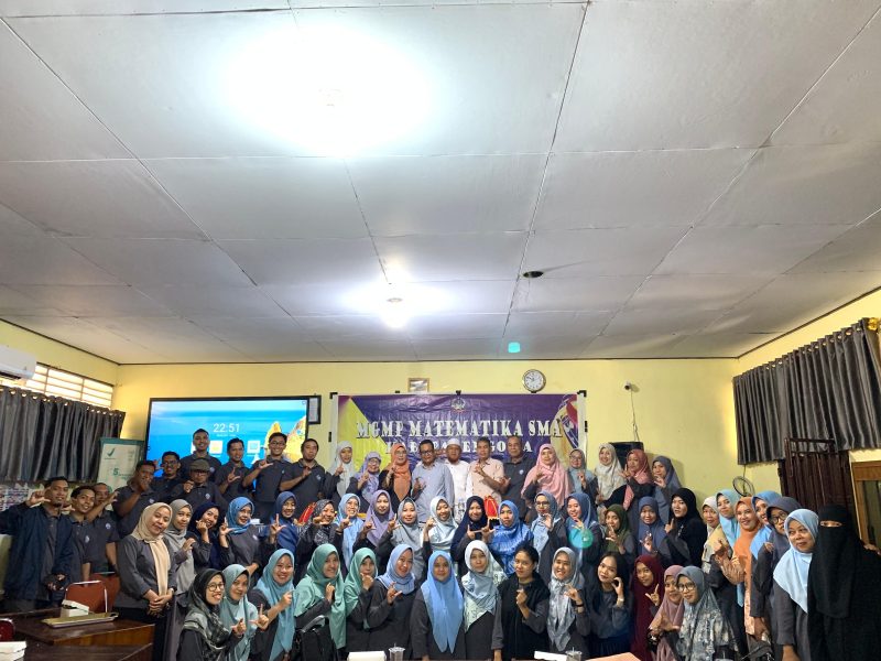 foto bersama setealh kegiatan seminar sehari MGMP matematika Gowa Sulsel