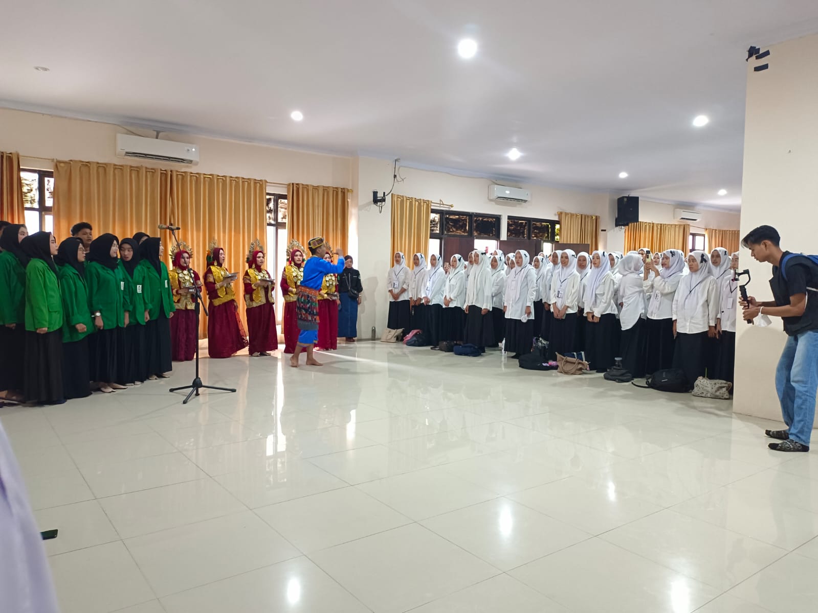 Foto : Peserta penutupan pengenalan budaya dan Kampus PMH UIN Alauddin Makassar.Dok (Abdiwijaya-Suara Utama)