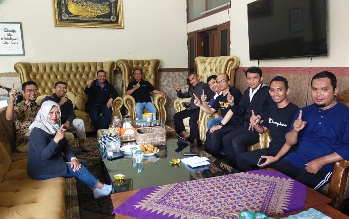 FOTO : Diskusi Santai ISMI Malang Raya Dibumbui Laga Pingpong dan Rawon Blora (SUARA UTAMA)