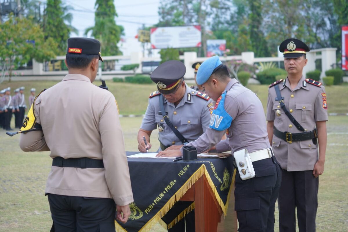 Foto serah terima jabatan kabag log serta serah terima jabatan kapolsek Bunga Mayang 23/9/2024 polres Lampung Utara