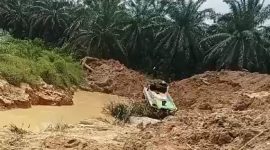 Foto: Salah satu Aktivitas Penambangan Emas Ilegal Jenis Lanting di Desa Lantak Seribu