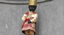 Patung Manneken Pis- Belgia, mengenakan pakaian adat Lampung dari Tulang Bawang. Foto: RILISID. (SUARA UTAMA ID)