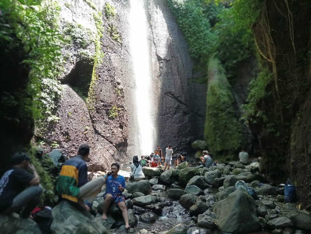 Foto : Pengunjung Curug Nangka (Agus Budiana/Suara Utama) 