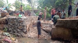 Lokasi Rehab jembatan gotong royong warga lingkungan IX serta V Bukit Kemuning
