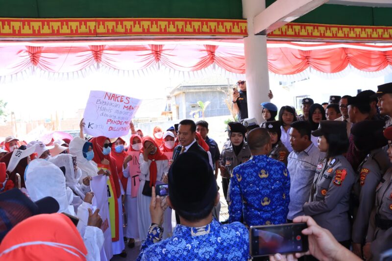 Suasana lokasi Aksi Damai Tenaga kerja Honorer Bidan di Kabupaten Lampung Utara (28/10/2024)