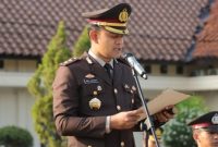  Kapolres AKBP.Teddy Rachesna saat sambutan gelar upacara di mapolres L-U.01/10/2024 peringatan Hari kesaktian Pancasila