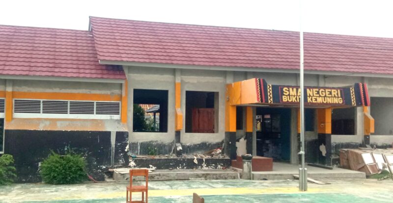 Foto lokasi Renovasi gedung Sekolah SMA N 1 Bukit Kemuning Kabupaten Lampung Utara Hampir Rampung (6/10/2024)