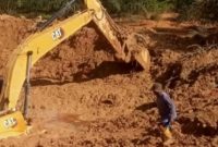 Foto: Alat berat Excavator untuk Aktivitas PETI