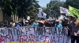 Para petani adakan Aksi damai di mapolda.(17/Oktober 2024)