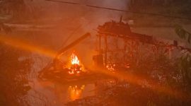 Foto:Alat PETI Saat di bakar oleh warga