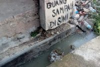 Foto: Drainase di kelurahan Pasar Rantau panjang yang menjadi Sarang nyamuk