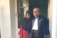 Foto: Terdakwa Erawati bersama Kuasa Hukum nya Dede Riskadinata SH