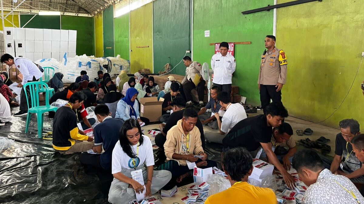 Kapolres lampung utara saat pantau pelipatan surat suara pilkada 2024